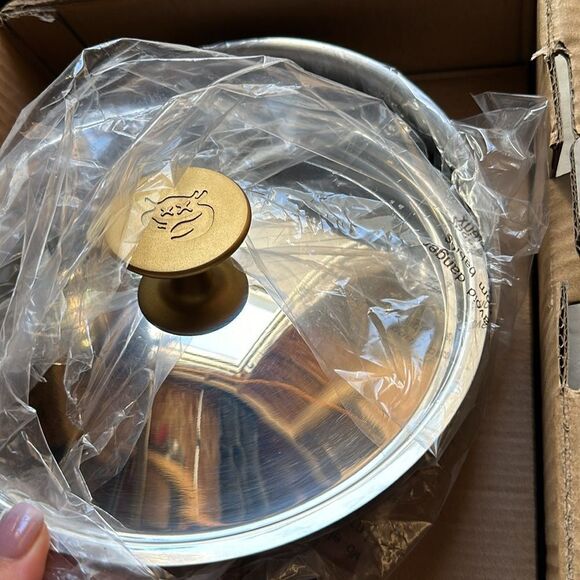 Chuck Hughes

1-Ply Stainless Steel 2.75 L Saucepan With Lid - Picture 4 of 4